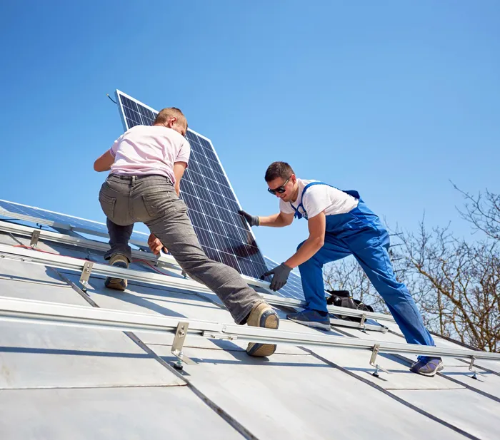 Das Team von Hatra Energie bei der gemeinsamen Projektarbeit